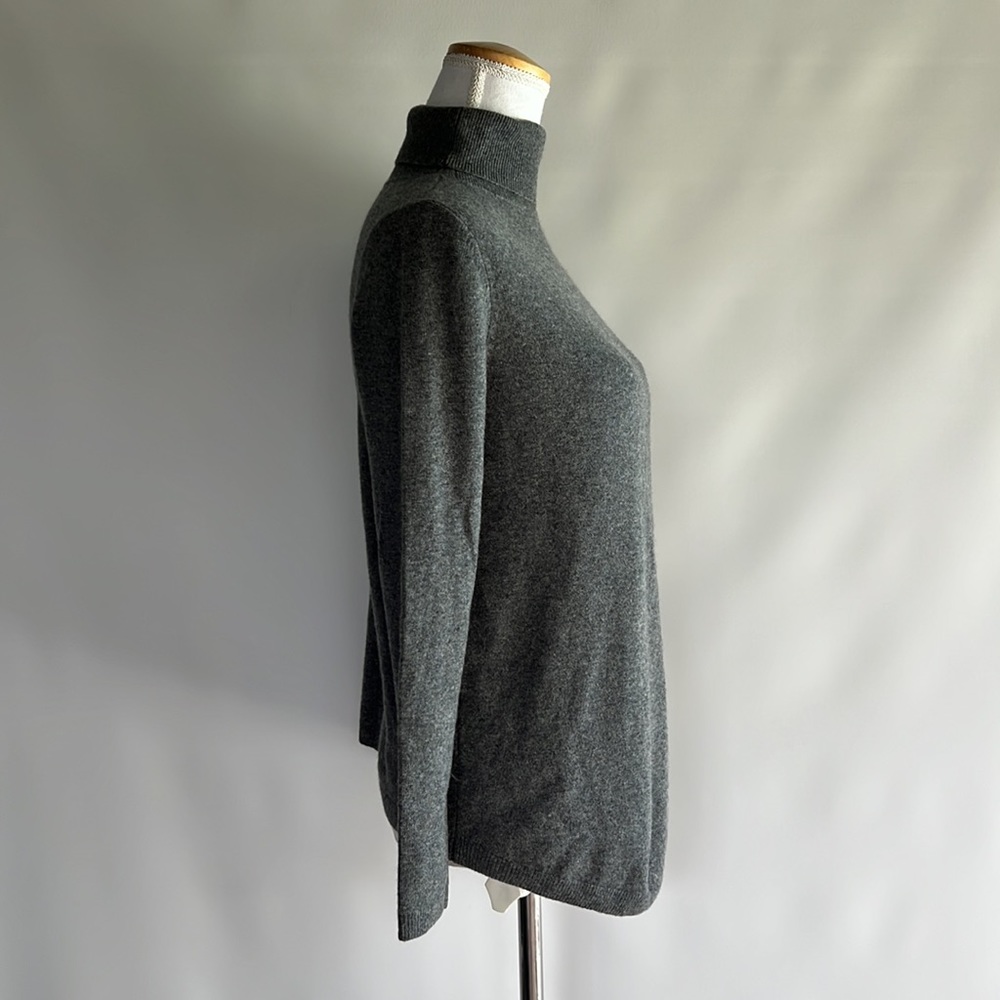 CO Cashmere Turtleneck - sz S - Picture 2 of 6
